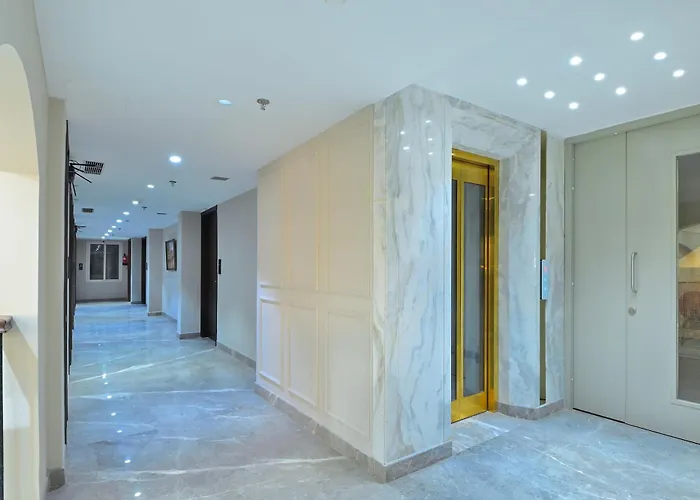 Hotel Sapphire House - 3 Mins Walk From Metro And 5 Mins From New Delhi Railway Station